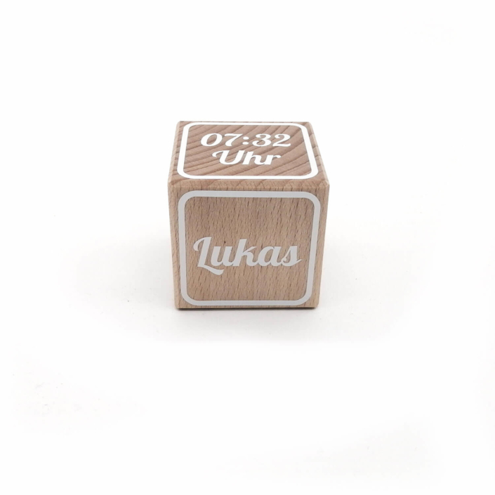 babygeschenke-personalisiert-5 Babygeschenke personalisiert - Buchstabenwürfel Holz mit Babydaten