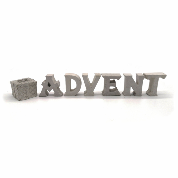 kreativkeller-deko-und-geschenke-dekorationsvorschlaege-fuer-weihnachten-5 Dekorationsvorschläge für Weihnachte - Beton Buchstaben Advent mit Geschenk