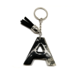 Schlüsselanhänger Buchstaben aus Resin in schwarz und silber