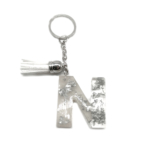 Schlüsselanhänger Buchstaben aus Resin in weiß und silber