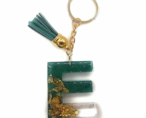 Epoxidharz Deko - Resin Anhänger Buchstaben in gold und grün