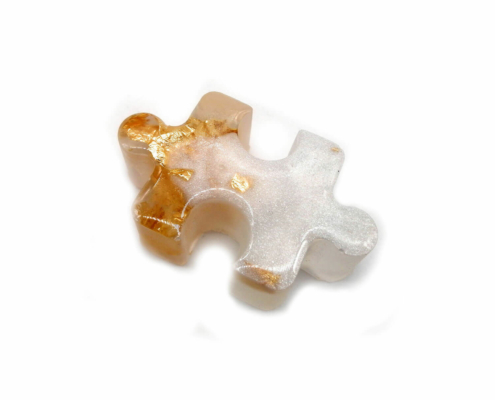 Epoxidharz Deko - Resin Puzzleteile in gold und weiß